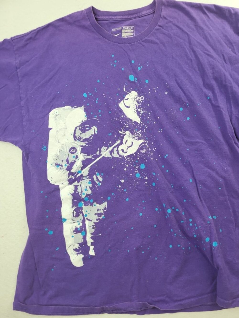 Nike Astronaut Graphic Logo Gray Short Sleeve T-Shirt Purple XXL